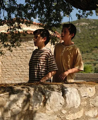 children-under-tree